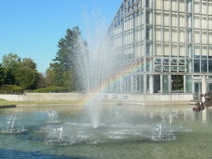 噴水と虹.JPG